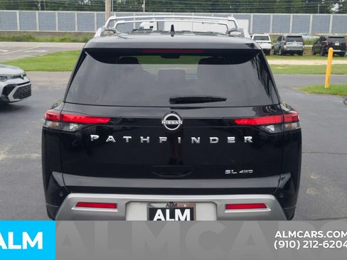 Used 2025 Nissan Pathfinder SL AWD/4WD image 6