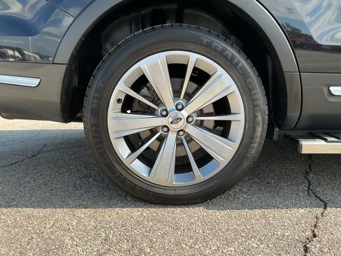 Used 2019 Ford Explorer Limited w/ Class III Trailer Tow Package AWD/4WD image 11