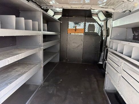 Used 2015 Ford Transit 250 130 Low Roof RWD image 5