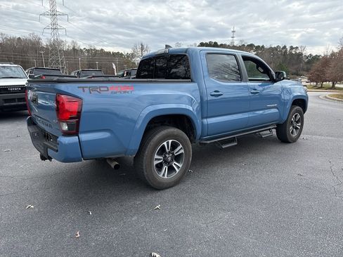 Used 2019 Toyota Tacoma TRD Sport image 5