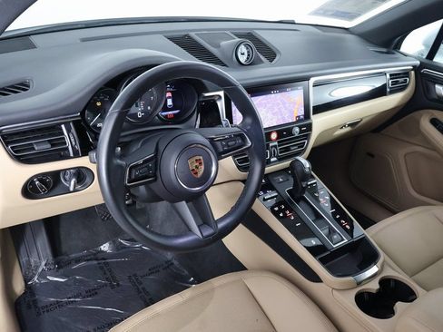 Used 2024 Porsche Macan AWD/4WD image 7