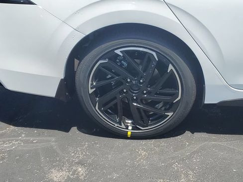 New 2026 Nissan Sentra SR w/ SR Premium Package FWD image 10