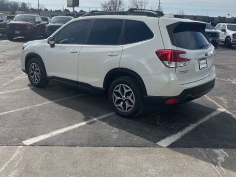 Used 2021 Subaru Forester Premium image 4