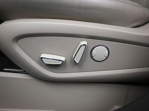 Used 2021 Lincoln Nautilus Standard w/ Equipment Group 101A image 12