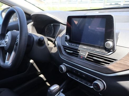 Used 2024 Nissan Altima 2.5 SV FWD image 15