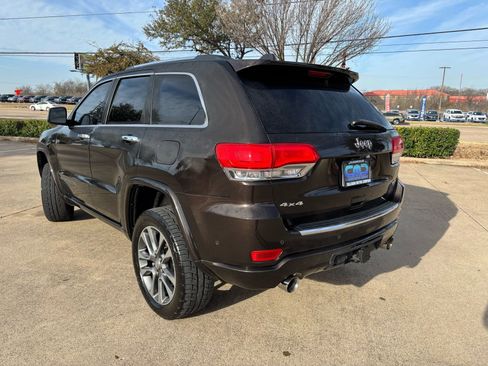 Used 2017 Jeep Grand Cherokee Overland w/ Jeep Active Safety Group image 8