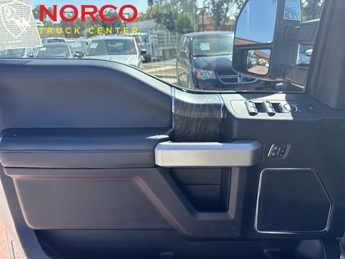 Used 2019 Ford F250 Lariat w/ Chrome Package image 17