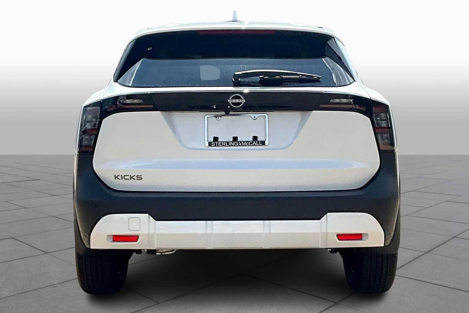 Used 2025 Nissan Kicks SV FWD image 4