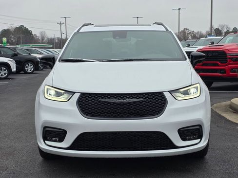 New 2026 Chrysler Pacifica Limited w/ S Appearance Package image 3