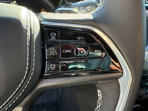 Used 2024 Jeep Grand Cherokee Overland w/ Luxury Tech Group IV image 23