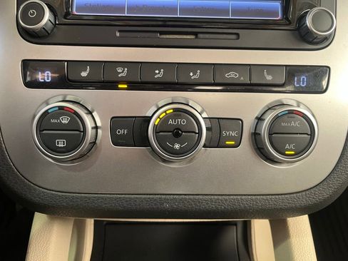 Used 2013 Volkswagen Eos Komfort image 25