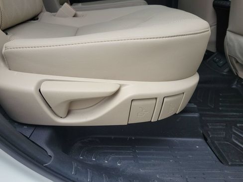Used 2021 Toyota Highlander Platinum FWD image 36