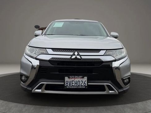 Used 2019 Mitsubishi Outlander SE image 2