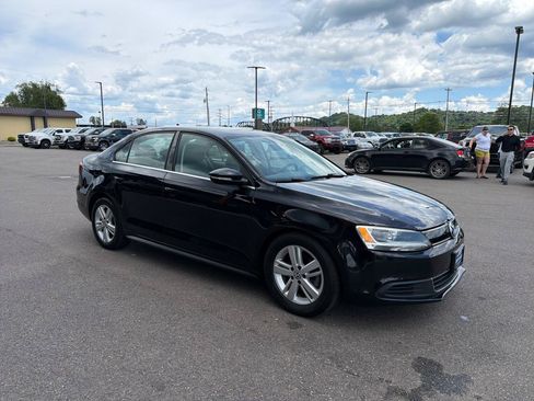 Used 2013 Volkswagen Jetta SEL FWD image 3