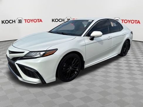 Used 2022 Toyota Camry XSE image 3