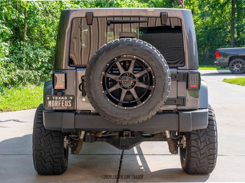 Used 2016 Jeep Wrangler Unlimited Rubicon w/ Connectivity Group image 7