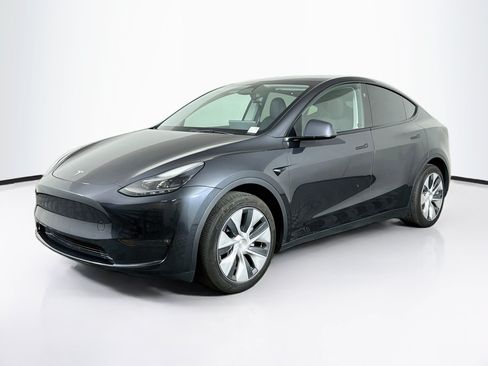 Used 2024 Tesla Model Y Long Range AWD/4WD image 3