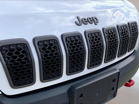 Used 2020 Jeep Cherokee Trailhawk w/ Cold Weather Group AWD/4WD image 26