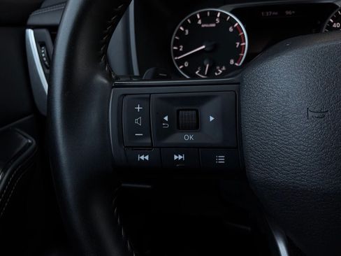 Used 2025 Nissan Rogue SV FWD image 32