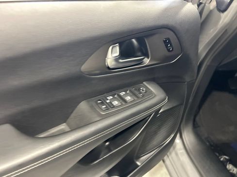 Used 2025 Chrysler Pacifica Select FWD image 14