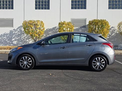 Used 2017 Hyundai Elantra GT image 5