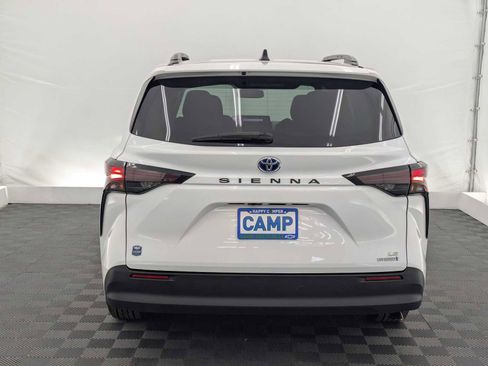 Used 2024 Toyota Sienna LE w/ LE Plus Package image 5