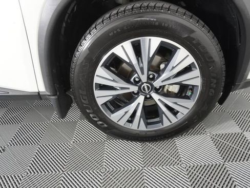 Used 2023 Nissan Rogue SV w/ SV Premium Package image 15