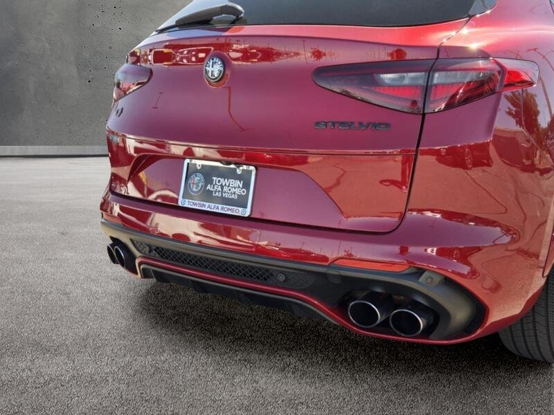 Used 2018 Alfa Romeo Stelvio Quadrifoglio w/ Driver Assist Dynamic Package AWD/4WD image 5
