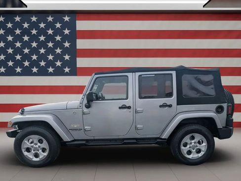 Used 2015 Jeep Wrangler Unlimited Sahara w/ Connectivity Group AWD/4WD image 2