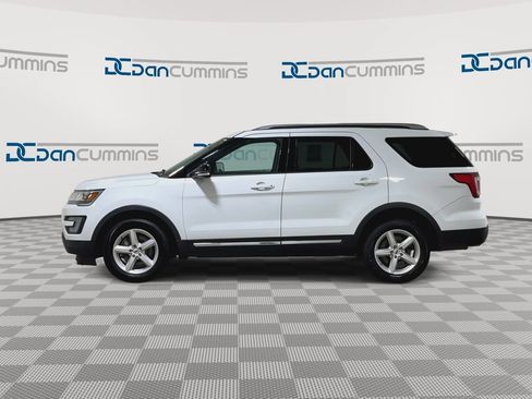 Used 2017 Ford Explorer XLT w/ Equipment Group 202A AWD/4WD image 5