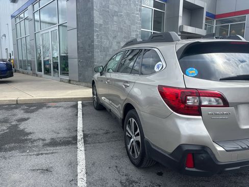 Used 2019 Subaru Outback 2.5i Limited AWD/4WD image 4