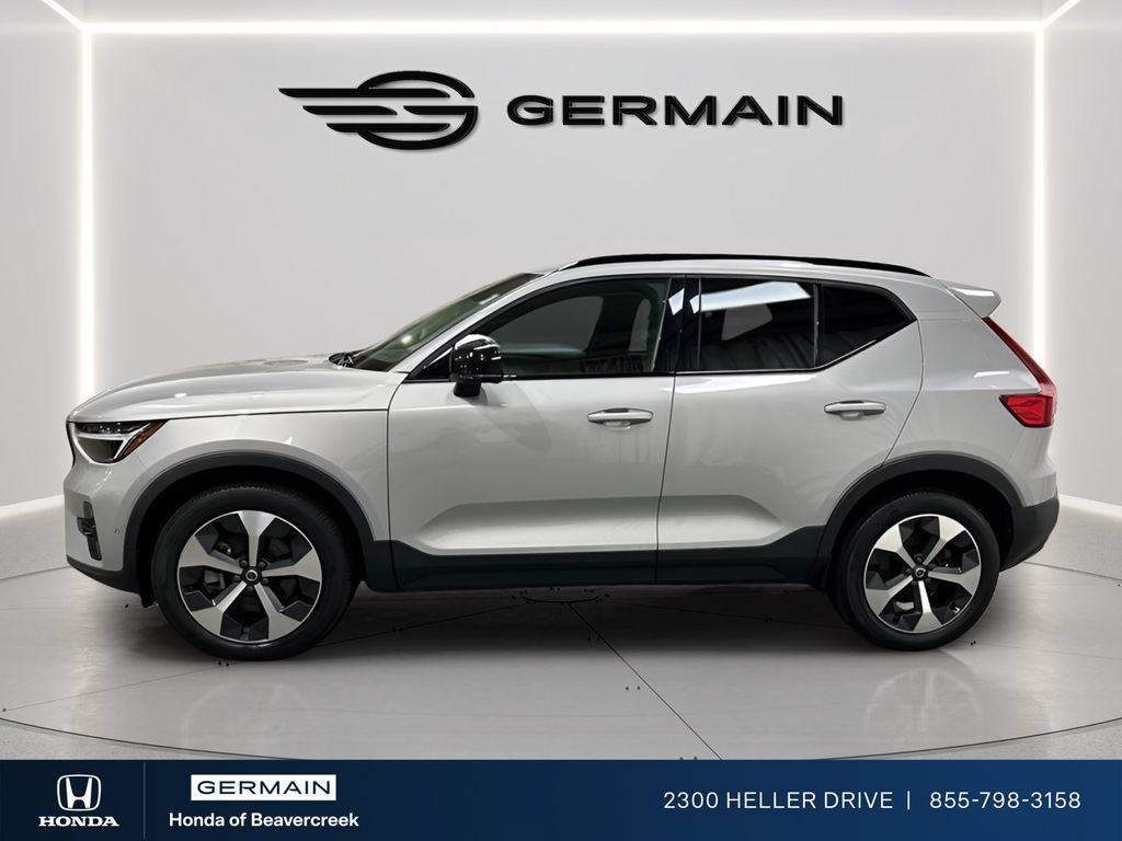 Used 2023 Volvo XC40 B4 Ultimate FWD image 5