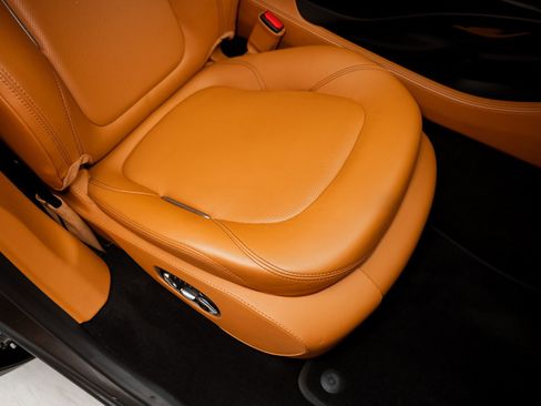 Used 2021 Aston Martin DBX image 60