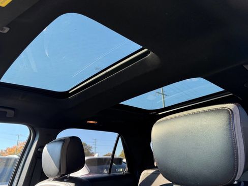 Used 2017 Ford Explorer XLT w/ Equipment Group 202A image 9