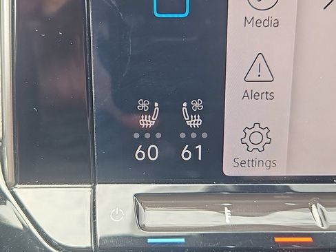 Used 2024 Volkswagen Atlas Peak Edition SEL AWD/4WD image 19