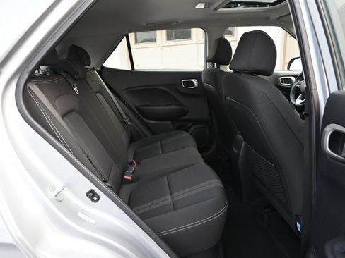 Used 2022 Hyundai Venue SEL image 34