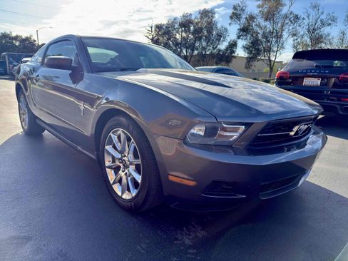 Used 2010 Ford Mustang Premium image 8