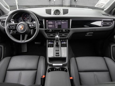 Certified 2026 Porsche Macan AWD/4WD image 12
