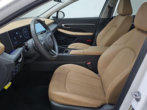 Used 2025 Hyundai Sonata Limited FWD image 5
