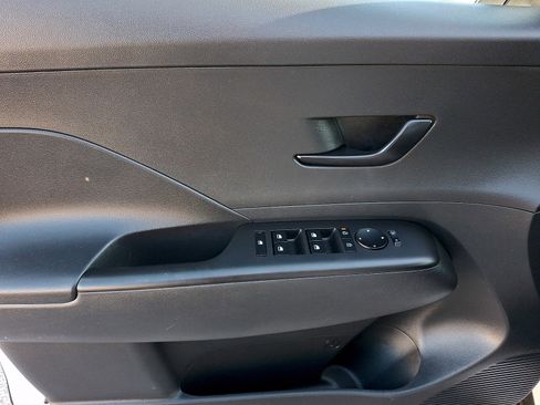 Used 2025 Hyundai Kona SEL image 12