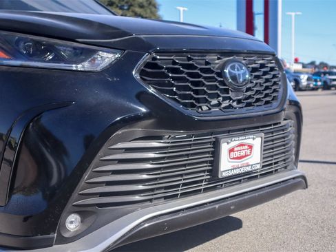 Used 2024 Toyota Highlander XSE image 3