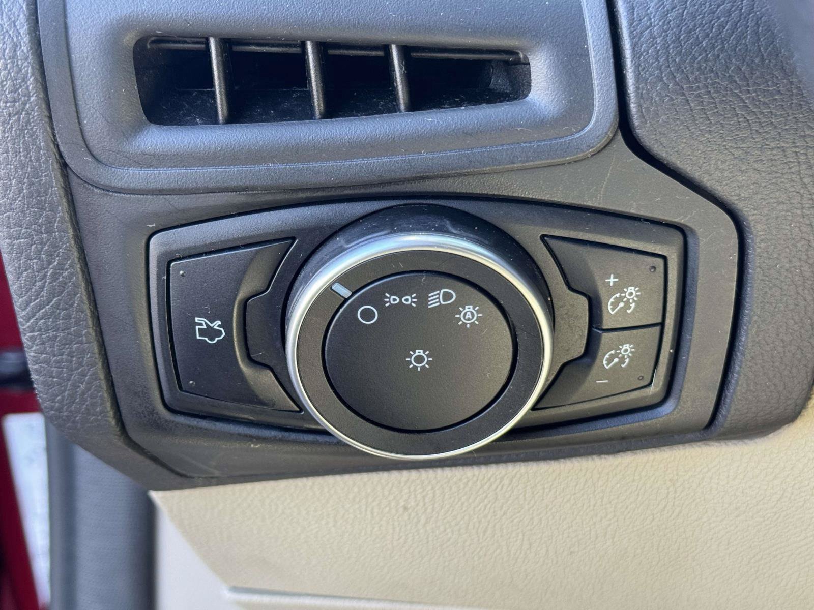 Used 2017 Ford Focus SE w/ Interior Protection Package FWD image 8