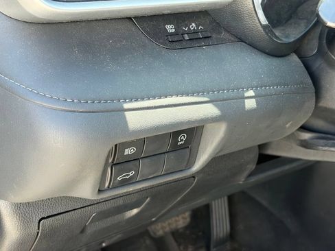 Used 2023 Toyota Highlander XLE FWD image 8