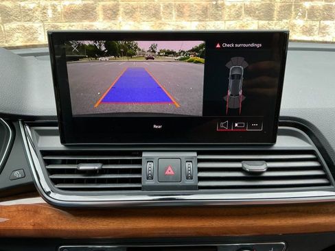 Used 2023 Audi Q5 e Premium w/ Convenience Package image 22