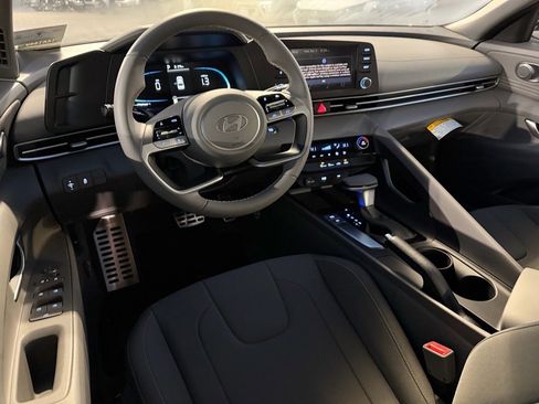 New 2025 Hyundai Elantra Sport image 8