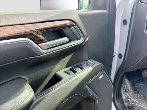 Used 2024 Chevrolet Silverado 1500 LT Trail Boss w/ Convenience Package II AWD/4WD image 18
