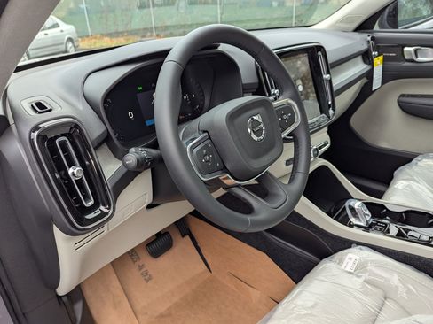 New 2026 Volvo XC40 B5 Ultra w/ Protection Package Premier image 7