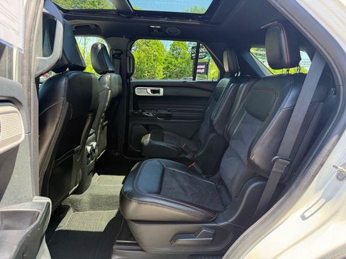 Used 2022 Ford Explorer ST-Line AWD/4WD image 16