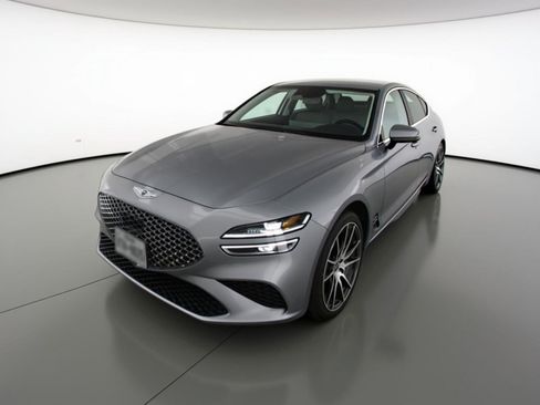 Used 2025 Genesis G70 2.5T image 3