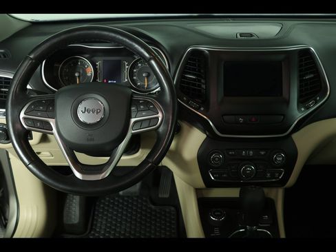 Used 2020 Jeep Cherokee Latitude w/ Cold Weather Group image 22